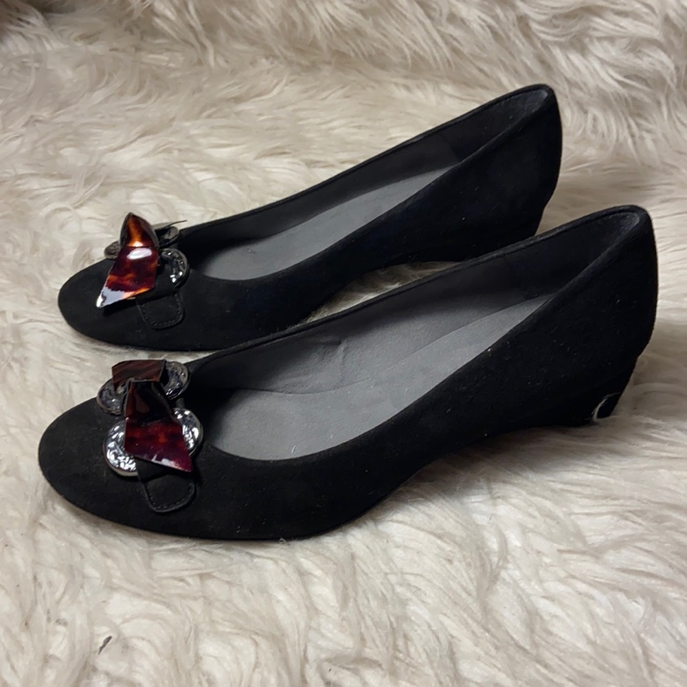 Stuart weitzman suede heeled dress shoes